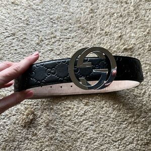 Black used authentic Gucci belt
